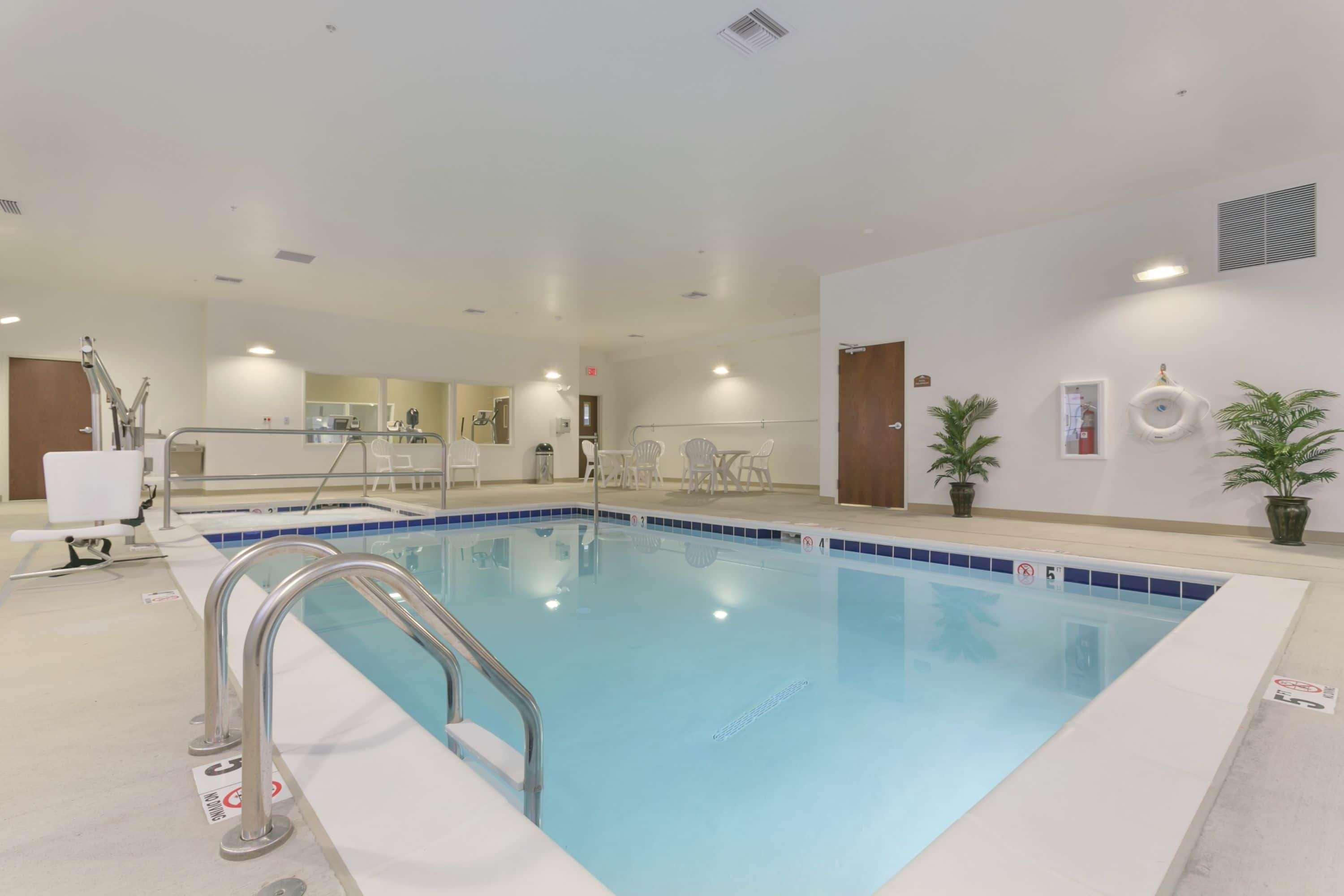 Microtel Inn & Suites By Wyndham Минот Экстерьер фото